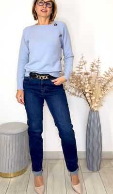 Jeans sigaretta con zip e bottone. Tasche decorate dietro